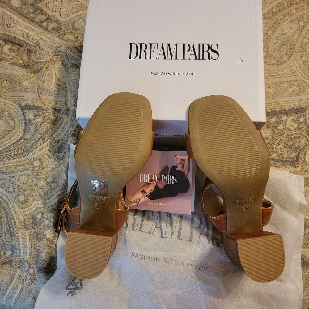 Dream Pairs Women's Brown Sandals - Picture 2 of 4